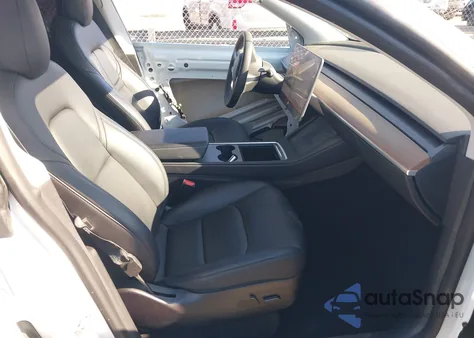 2022 Tesla Model Y Long Range Dual Motor All-Wheel Drive z USA, uszkodzony, nr VIN 7SAYGAEE1NF336521